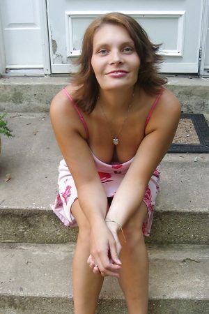 La tatoueuse qui grave l’humiliation à vie Camille - rencontre-Dominatrice-Corbeil-Essonnes