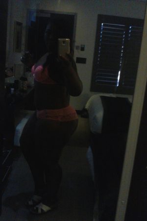 Pourquoi je me sens mieux nue que tout habillée ? Karima - rencontre-Beurette-Marseille