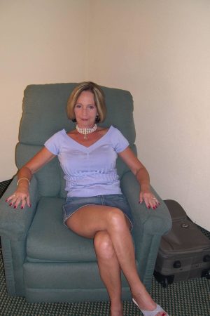 Ménage fait, dispo pour toi ? Julie - rencontre-Teen-Rennes