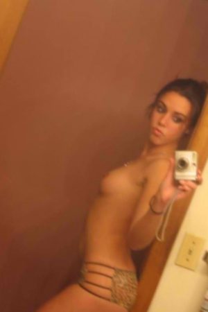 Chaleur estivale à Niort Caroline - rencontre-Milf-Niort