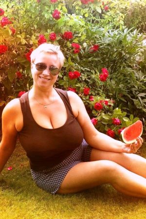 Empreinte du passé, vibe du présent Gertrude - rencontre-Milf-Grasse